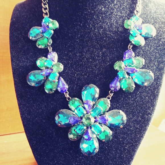 💙💚Nordstrom Statement necklace💙💚 - Picture 3 of 3